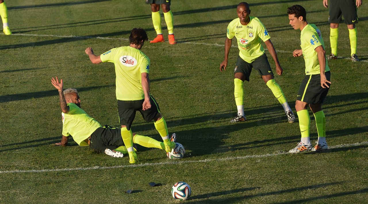 Seleção faz último treino antes de jogo contra Alemanha