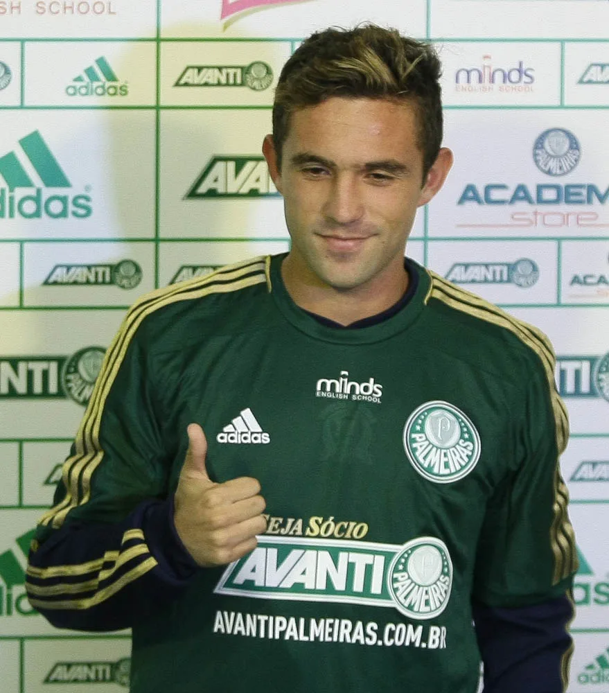 O jogador Allione é apresentado como mais novo reforço da SE Palmeiras na Academia de Futebol, no bairro da Barra Funda. São Paulo/SP, Brasil – 28/07/2014. Foto: Cesar Greco / Fotoarena