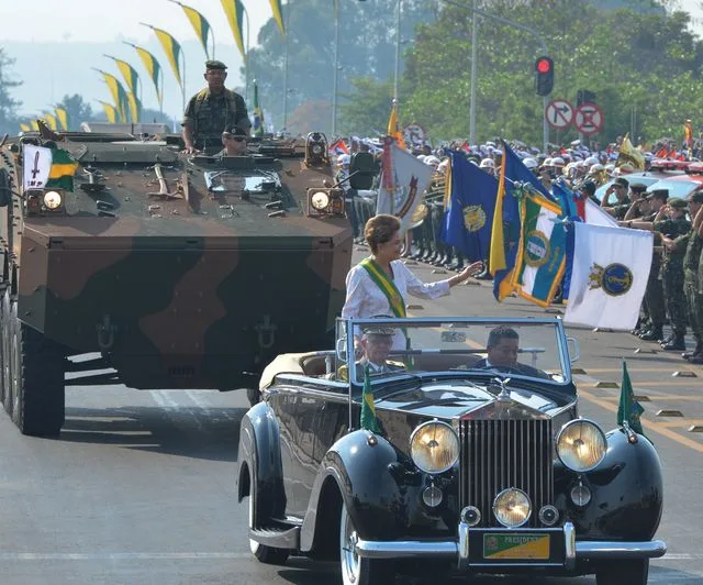 A presidenta Dilma Rousseff participa do desfile do 7 de setembro, na Esplanada dos Ministérios, em Brasília (Valter Campanato/Agência Brasil)