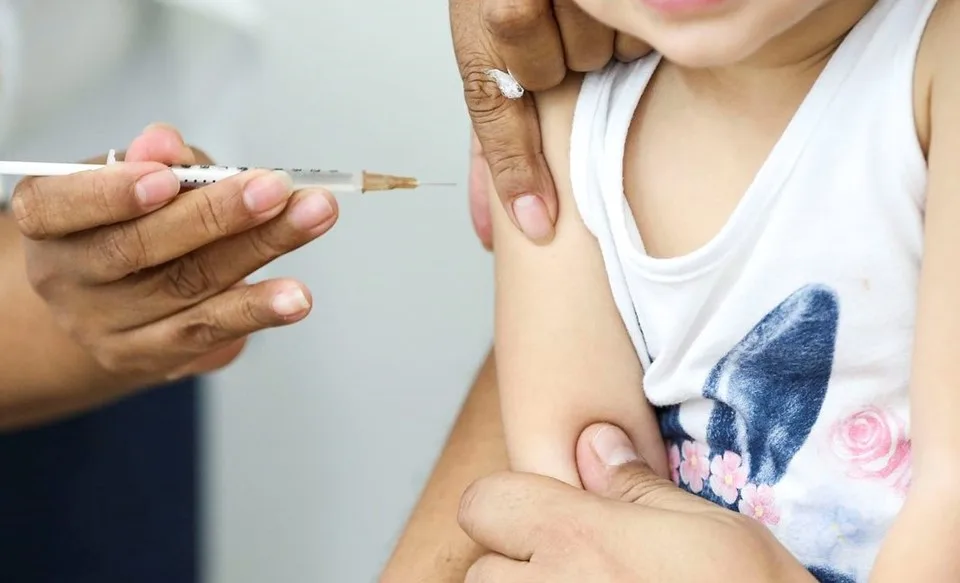 País não atinge meta da cobertura vacinal de nenhuma das principais vacinas infantis, dizem pediatras