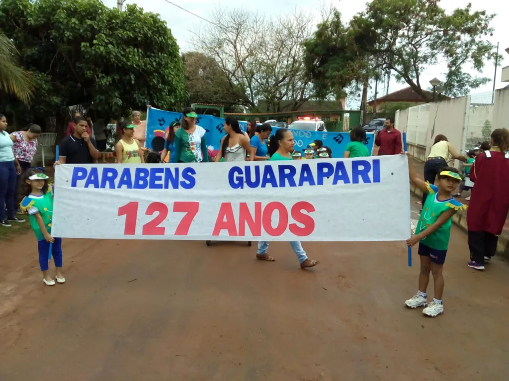 Desfile escolar em Meaípe parabeniza Guarapari Desfile escolar em Meaípe parabeniza Guarapari