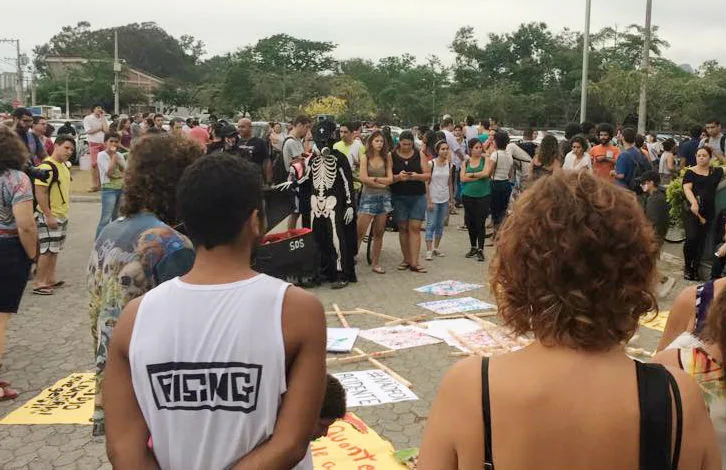 Capixabas fazem novo protesto em Vitória contra rompimento das barragens da Samarco