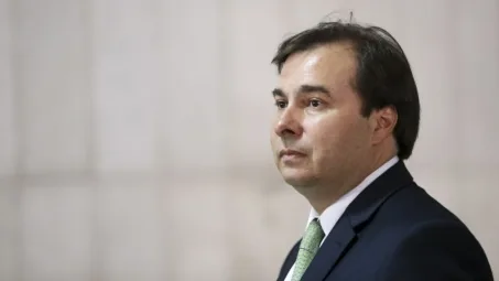 Alvo de críticas, Rodrigo Maia diz que protesto é legítimo