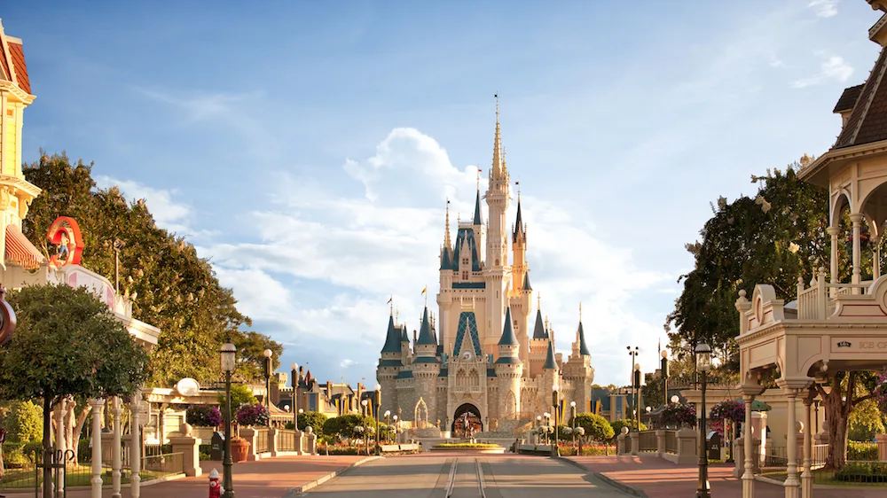 Disney anuncia que eliminará canudos plásticos até metade de 2019