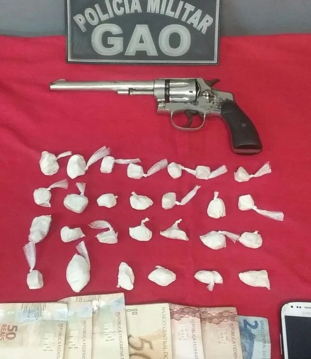 Polícia fecha  funk e apreende drogas e armas em Muqui