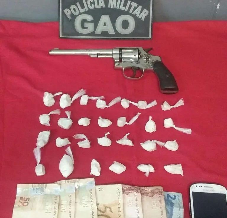 Polícia fecha  funk e apreende drogas e armas em Muqui