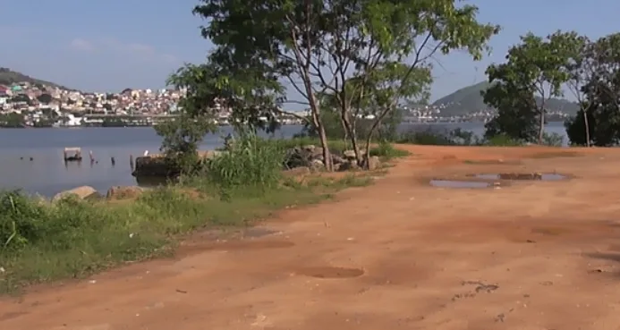 Corpo de homem com mãos amarradas é encontrado boiando na baía de Vitória