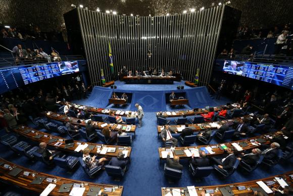 Senado retoma julgamento de Dilma com debates entre defesa e acusação nesta terça