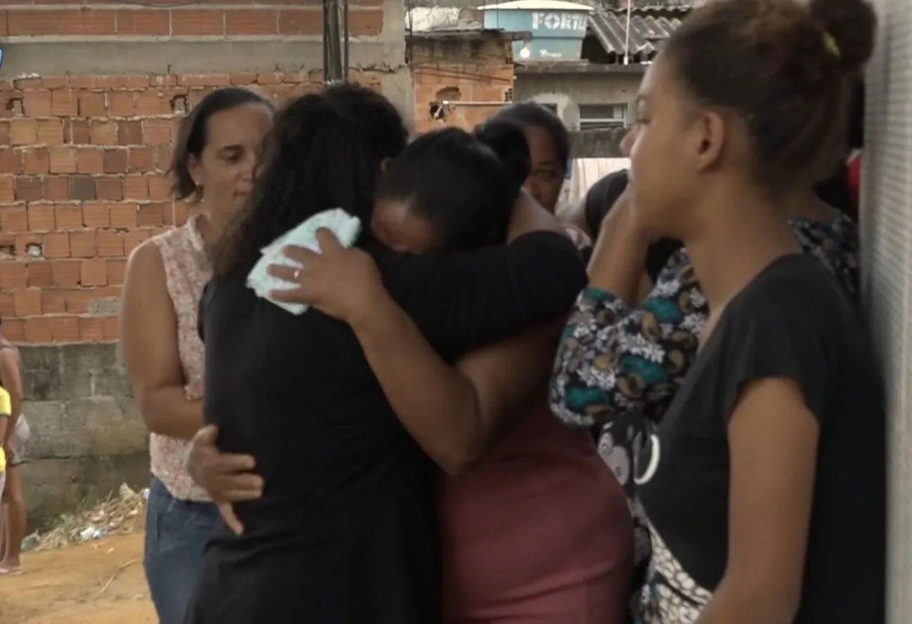 "A justiça vem de Deus", afirma mãe de jovem morta após confronto em Cariacica