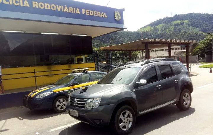 Carros de luxo com placas clonadas são apreendidos e duas pessoas acabam presas na Grande Vitória