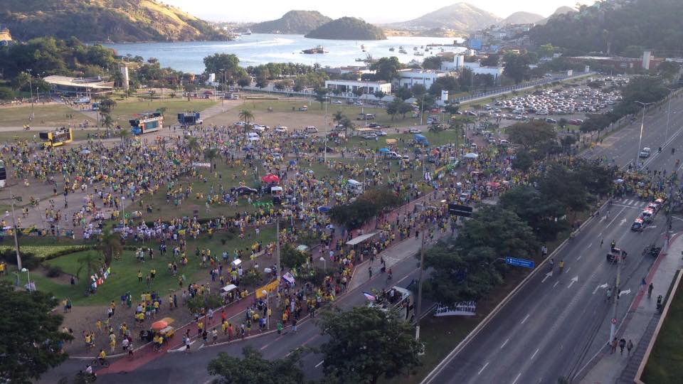 Maioria dos capixabas em protesto contra Dilma em Vitória tem renda superior a R$ 4 mil