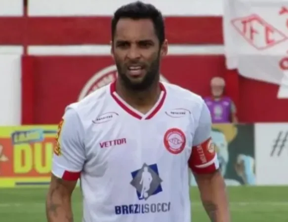 Aos 37 anos, Ibson redescobre prazer de jogar bola no Tombense