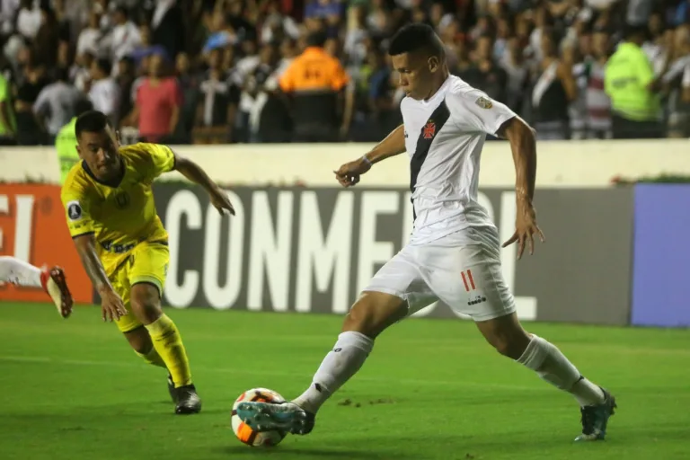 Sem sustos, Vasco volta a bater time chileno e avança na Libertadores