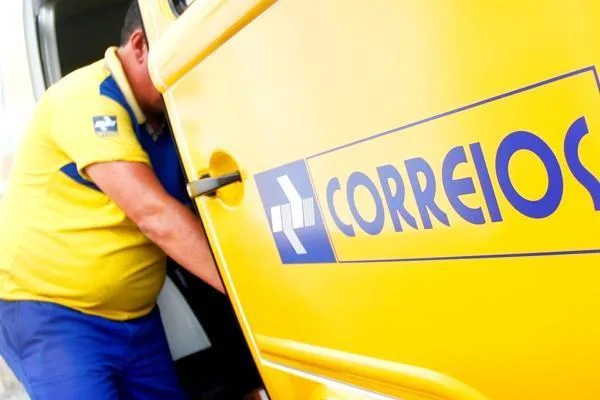 Correios afirmam que 83% dos empregados estão trabalhando e que greve não afeta serviços