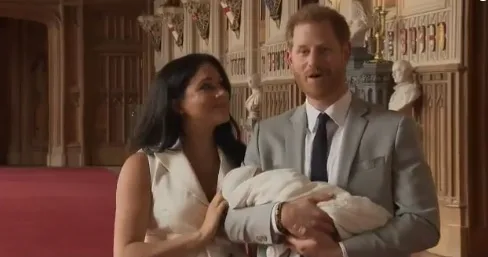 VÍDEO | Filho de Meghan Markle e príncipe Harry é apresentado ao mundo