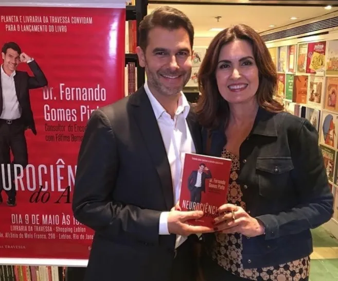 Fátima Bernardes vai a lançamento de livro de doutor que já foi apontado como seu affair