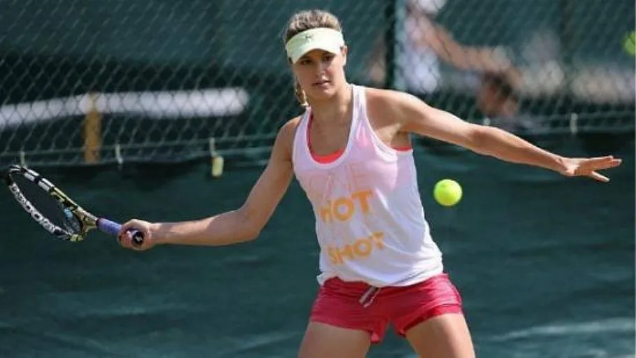 Bouchard abandona Torneio de Eastbourne e Wozniacki avança com virada