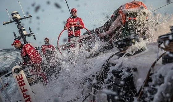 Barco espanhol assume ponta nos metros finais e vence etapa da Volvo Ocean Race