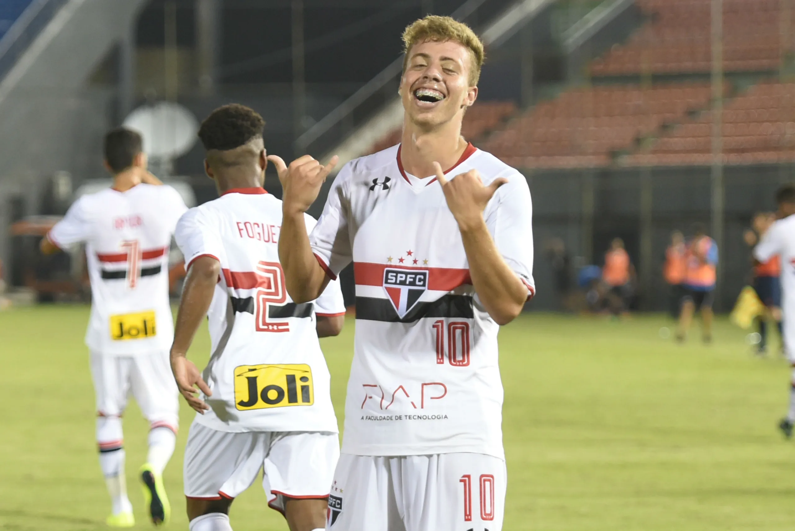 Lucas Fernandes amplia vínculo contratual com o São Paulo até dezembro de 2021