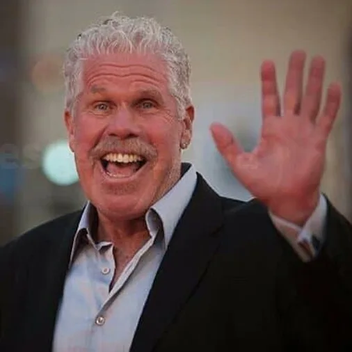 Ron Perlman diz que urinou na própria mão antes de cumprimentar Harvey Weinstein