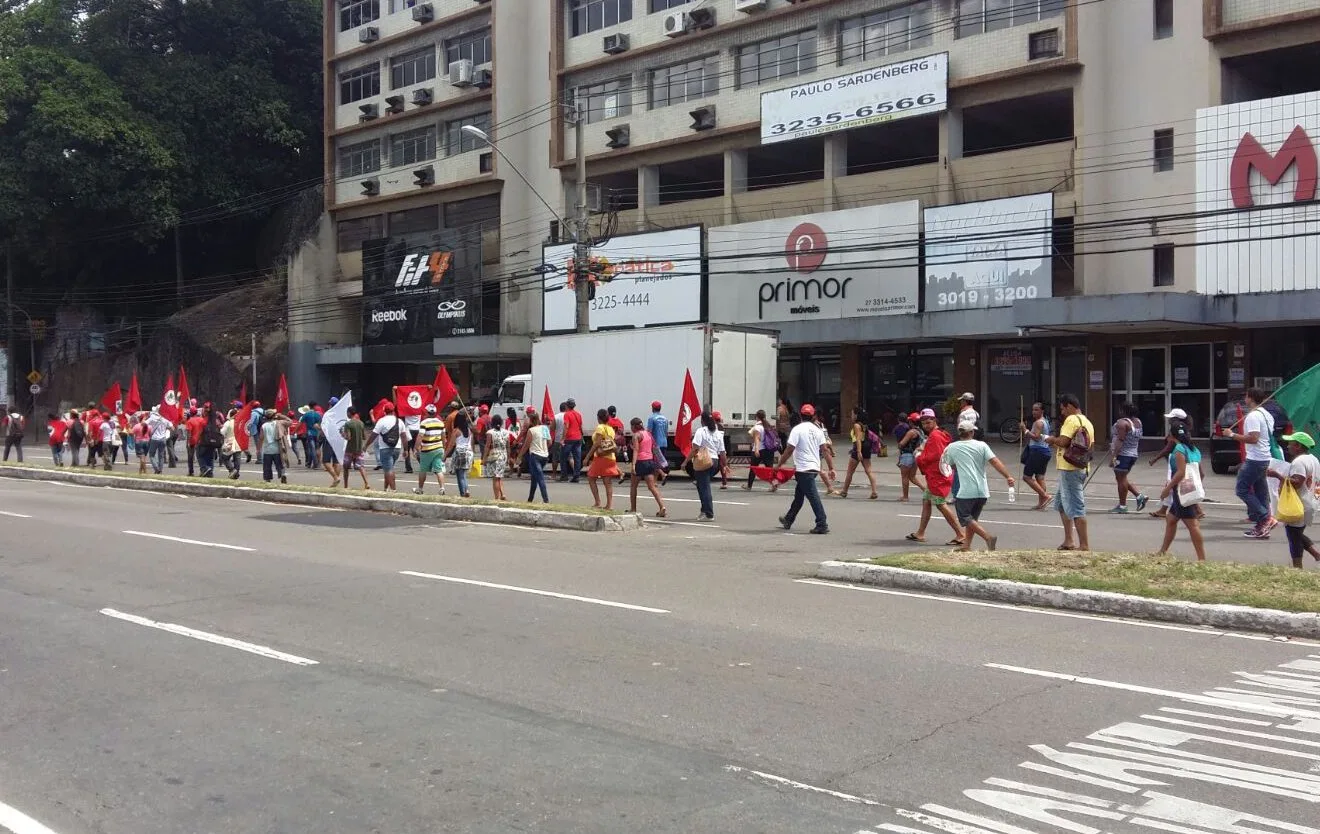 Integrantes do MST voltam a protestar em Vitória. Veja como está o trânsito!