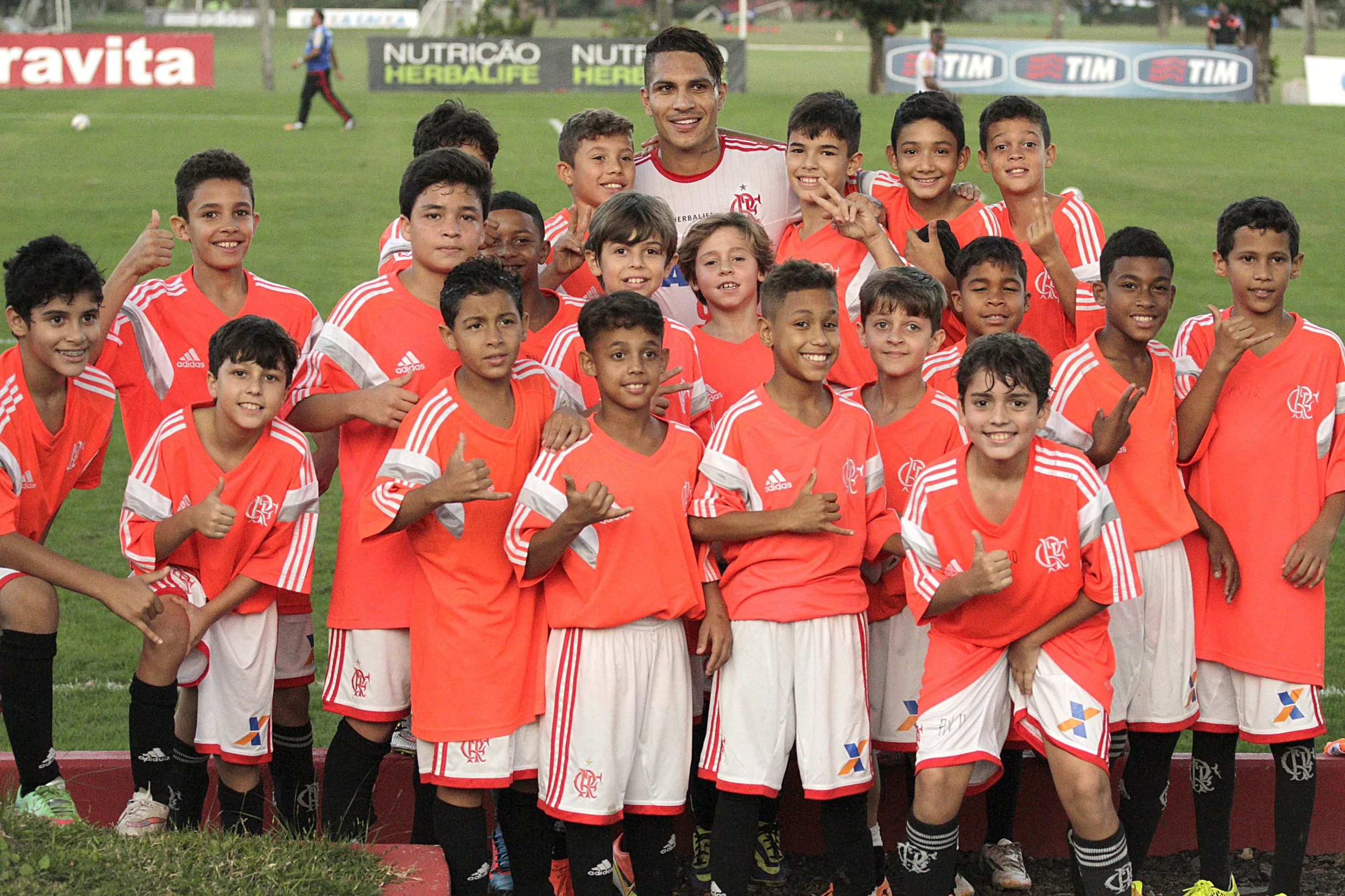 De olho na Copa do Brasil, Guerrero e Emerson reforçam Fla em treino