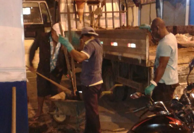 Bueiros de Cachoeiro passam por ação de limpeza para prevenir alagamentos