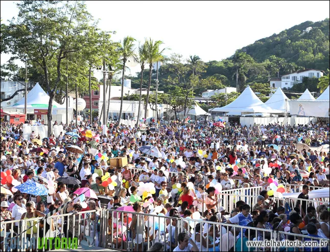 Devotos de Nossa Senhora participam de missas no último dia de Festa da Penha