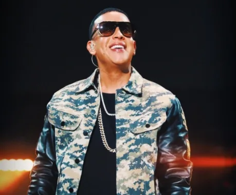 Daddy Yankee canta 'Despacito' com menina internada em hospital