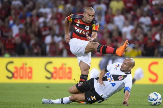 Em meio à provocações, Vasco e Flamengo fazem clássico decisivo na Copa do Brasil