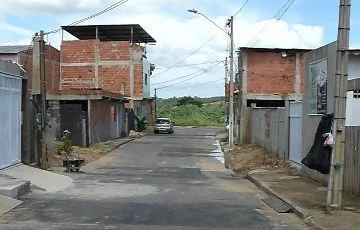 Homem é esfaqueado nas costas pela companheira, na Serra