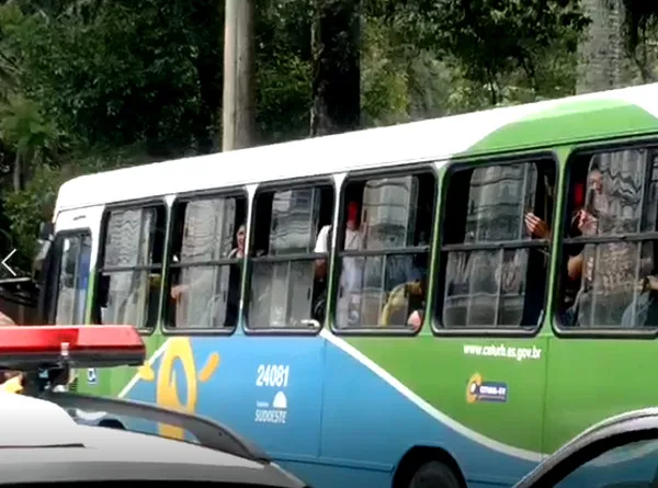 Suspeito faz arrastão em ônibus do Transcol em Cariacica