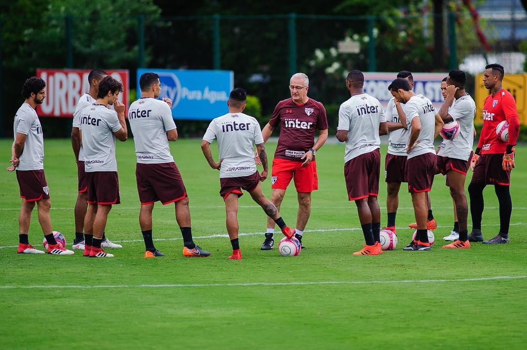 Bancado pela diretoria, Dorival estuda mudanças para continuar no São Paulo