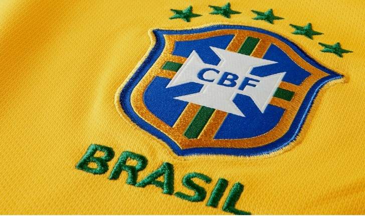 Brasileiro tem que trabalhar 48h para comprar camisa oficial do Brasil