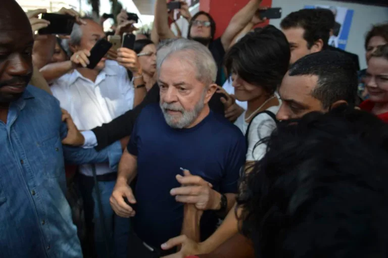 São Bernardo do Campo (SP) – Discurso de Lula no Sindicato dos Metalúrgicos do ABC.