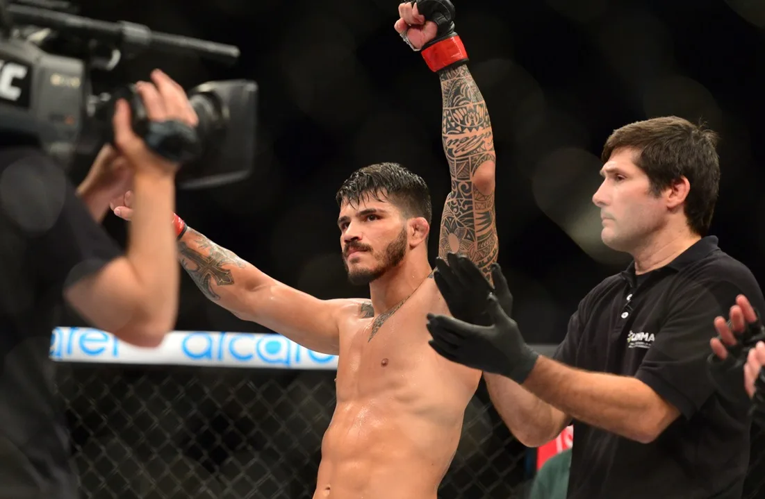 Sep 24, 2016; Brasilia, Brazil; Erick Silva (red gloves) vs. Luan Chagas (blue gloves) during UFC Fight Night at Nilson Nelson Gymnasium. Mandatory Credit: Jason Silva-USA TODAY Sports