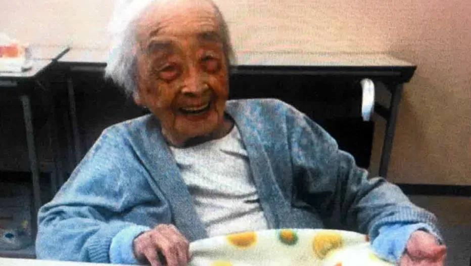 Morre japonesa considerada pessoa mais velha do mundo aos 117 anos