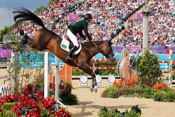 Equipe brasileira de hipismo fecha primeiro dia do adestramento em último no Rio