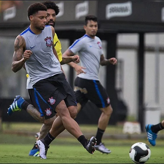 André comemora sua nova fase no Corinthians: 'Gols dão confiança'