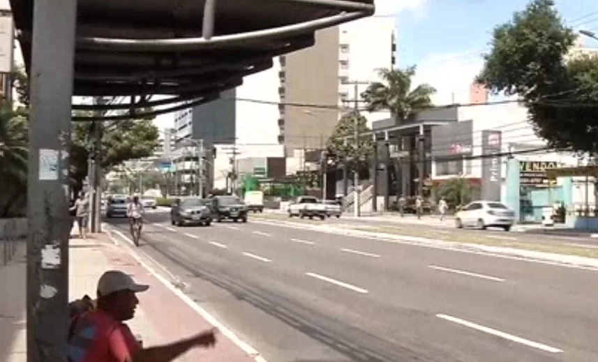 Com ajuda de motoboy, agentes da Guarda de Vitória capturam suspeitos em veículo roubado