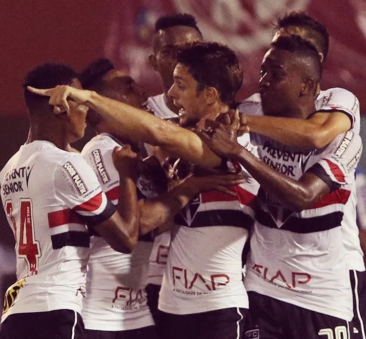 Garotos do São Paulo passam no teste em virada sobre o Fluminense