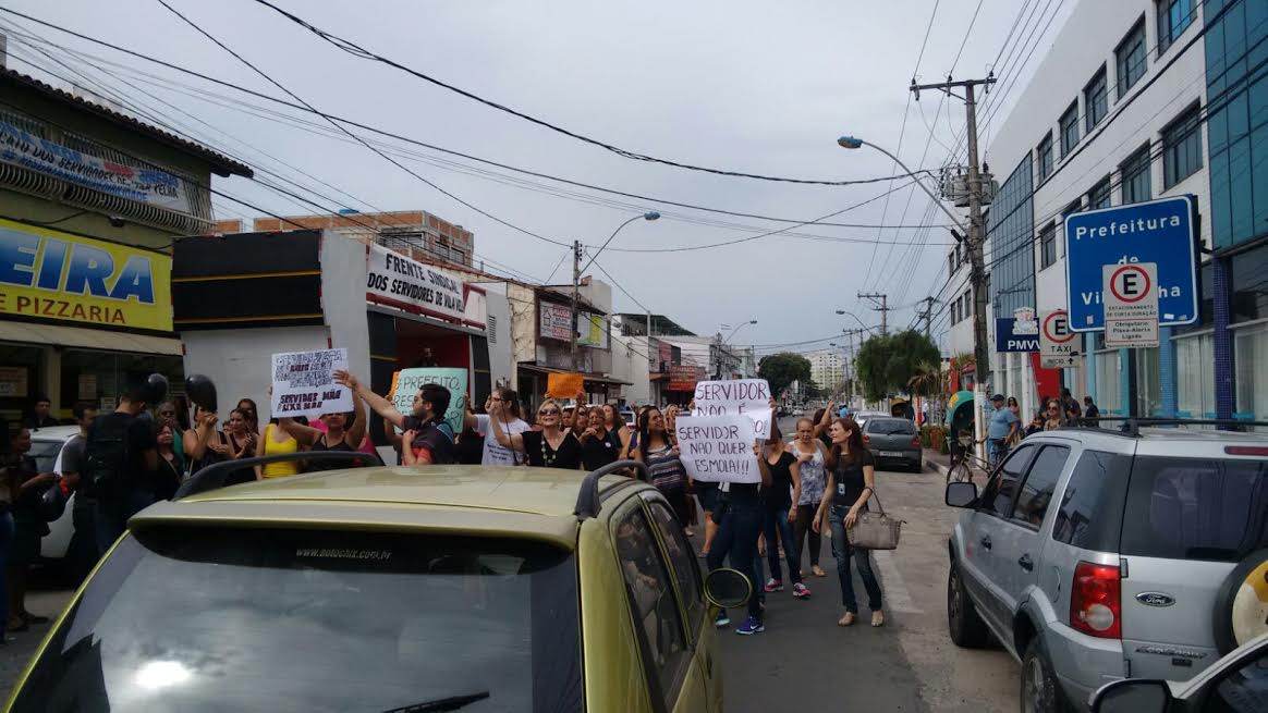 Servidores públicos suspendem serviços e realizam protesto em Vila Velha