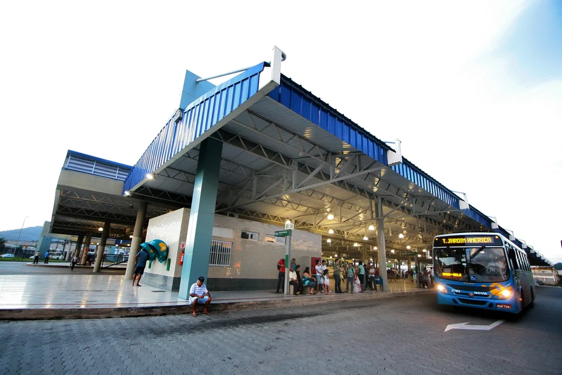 29 linhas do Transcol passam pelo Sambão do Povo, em Vitória