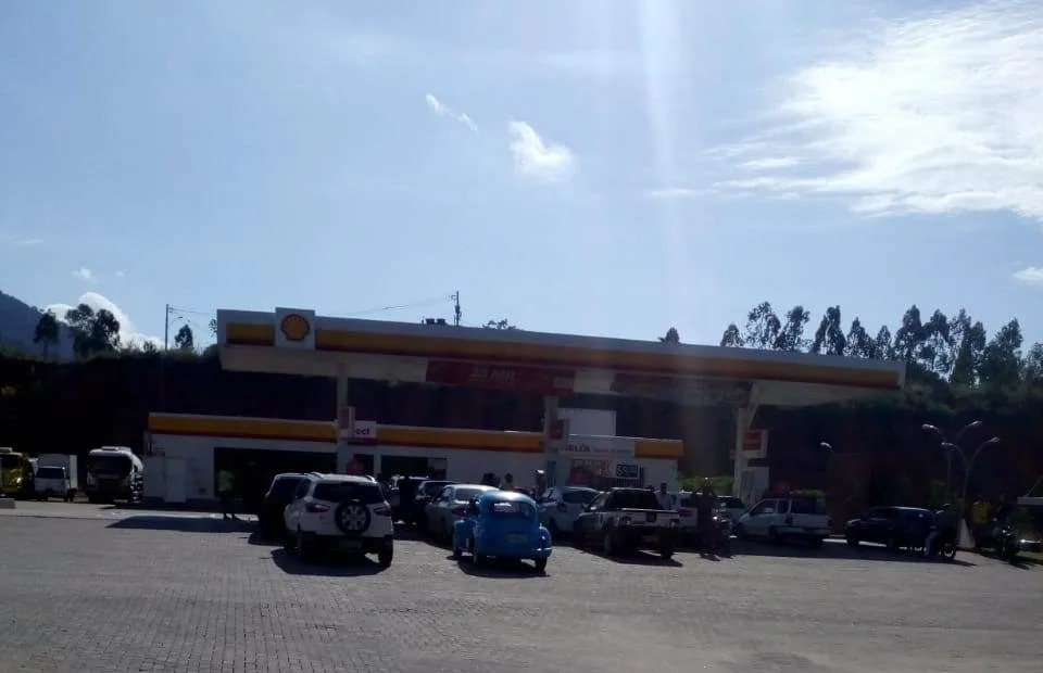 Posto de Guarapari retira placa com gasolina a R$ 9,80, mas é multado por vender a R$ 4,99