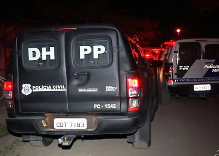 Jovem é assassinado a tiros em casa usada para tráfico de drogas em Vila Velha