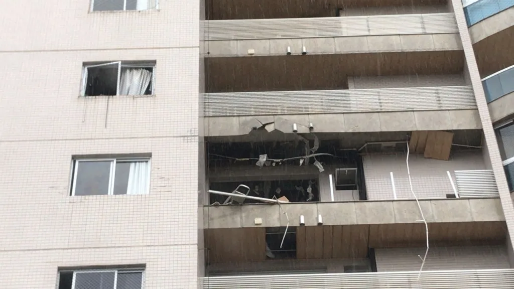 Explosão destrói parte de apartamento de luxo em Itapoã, Vila Velha