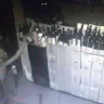 Trio arromba loja de vinhos em Jardim da Penha e leva R$ 6 mil em bebidas