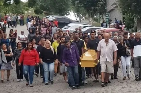 Corpo do sequestrador do ônibus na ponte Rio-Niterói é sepultado no Rio