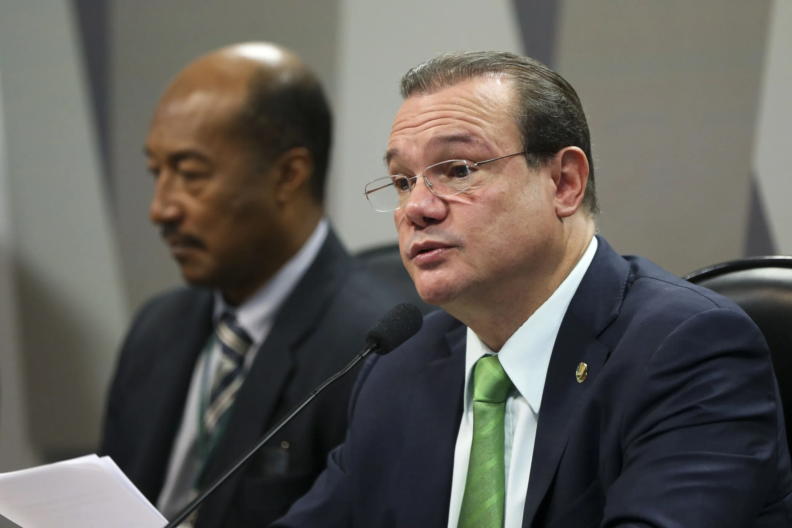 Brasília – O secretário-geral da Câmara dos Deputados, Sílvio Avelino da Silva, e o Senador Wellington Faguntes, presidente da Comissão Senado do Futuro, durante audiência pública sobre o futuro da democracia (Marcelo Camargo/Agência Brasil)