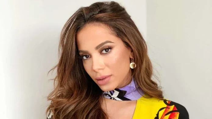 Anitta diz que notícia sobre romance com Lexa é fantasiosa e de mau gosto e promete acionar advogados